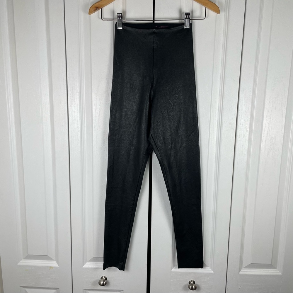 Evereve Commando 7/8 Faux Leather Leggings Womens XS Black Moto Goth Chic *Flaw*